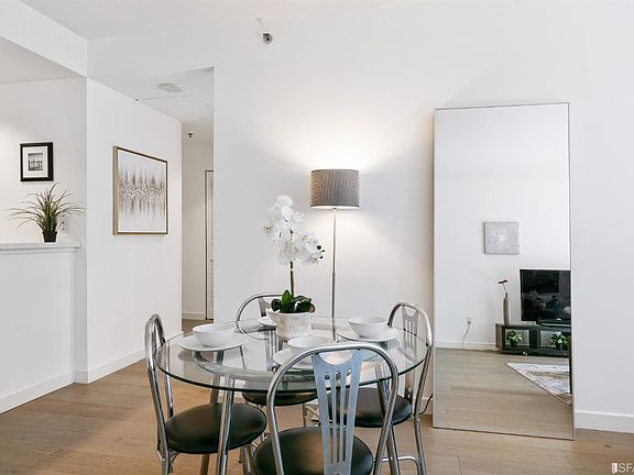 4th image of 250 King St Unit 406