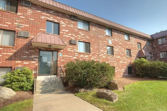 Courtyard Princeton Place — Photo 2