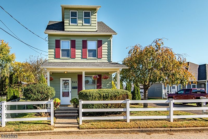 1st image of 841 Culkin St