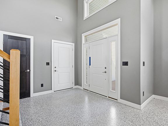 4th image of 470 B52 Blvd