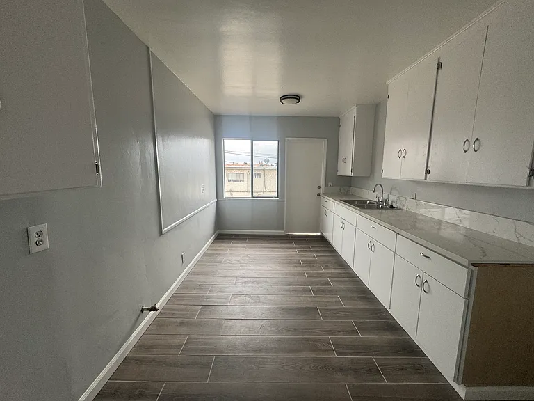 10106 England Ave #5 — Photo 3