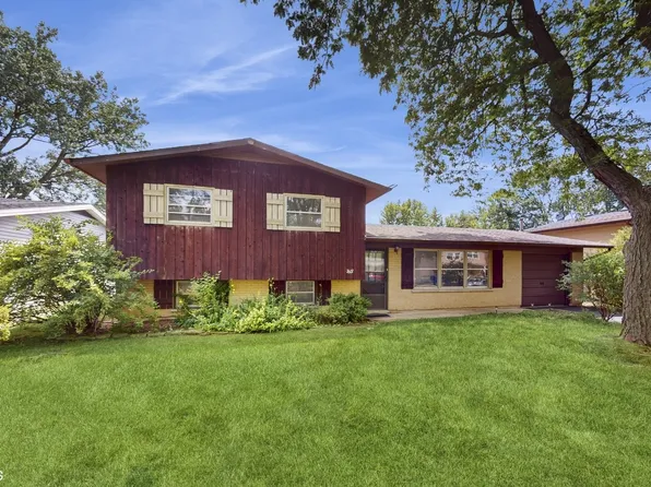 7607 Cumberland Dr, Hanover Park, IL 60133