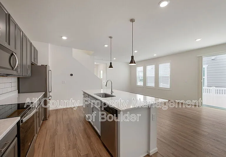 2455 Alpine St — Photo 3