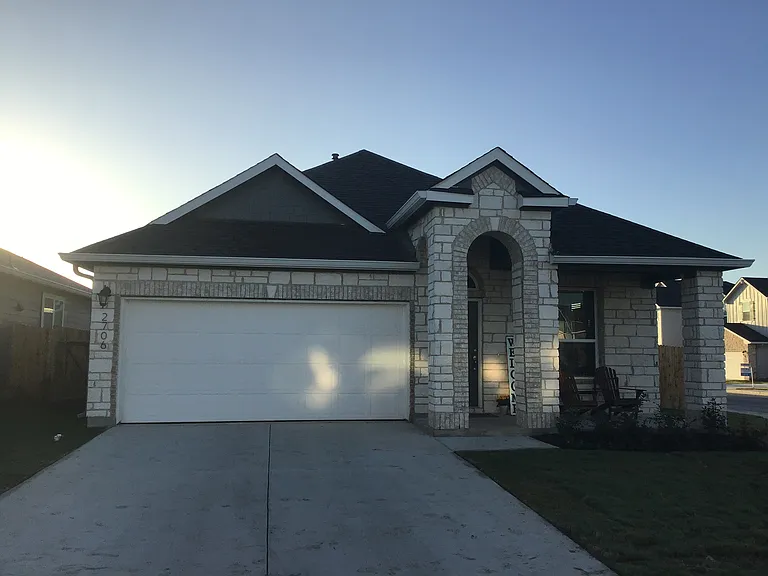 2706 Deerfield Crk — Photo 1