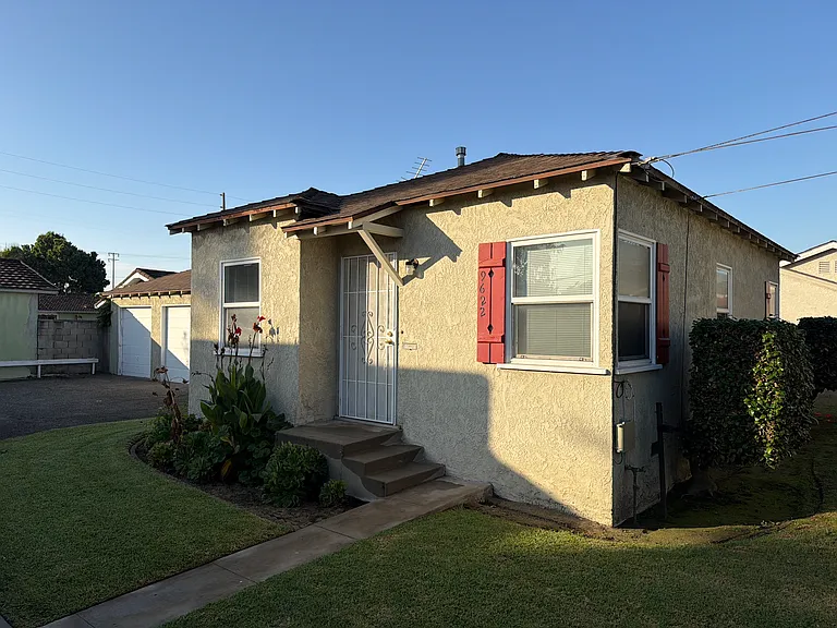 9622 Maple St — Photo 1