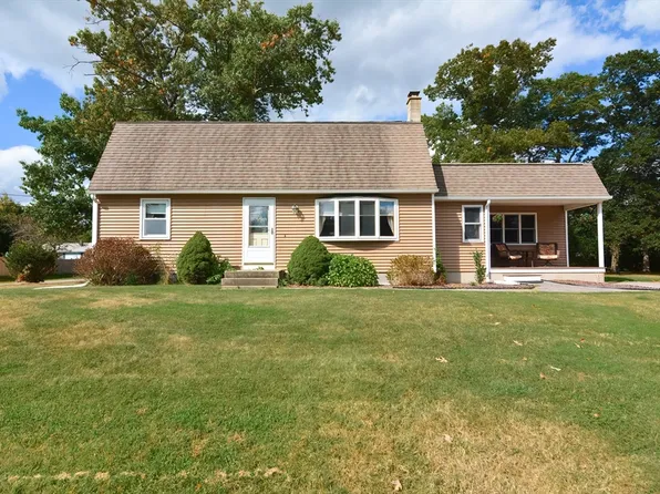 1 Little John Cir, Oxford, MA 01540