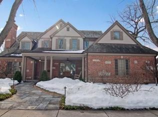 131 Homewood Ave, Libertyville, IL 60048