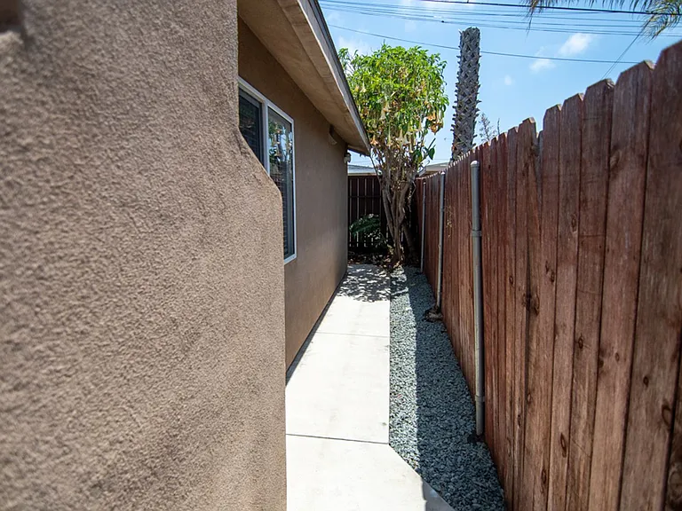1181 Florida St — Photo 24