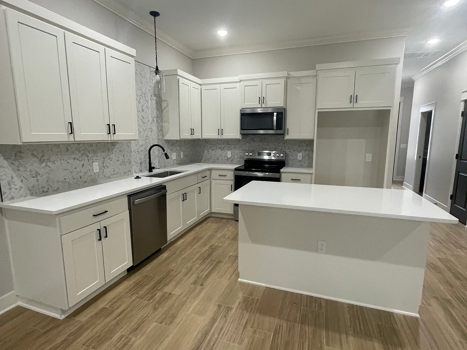 3 bed, 2.5 bath, 2930 sqft, $2,250 — Photo 2