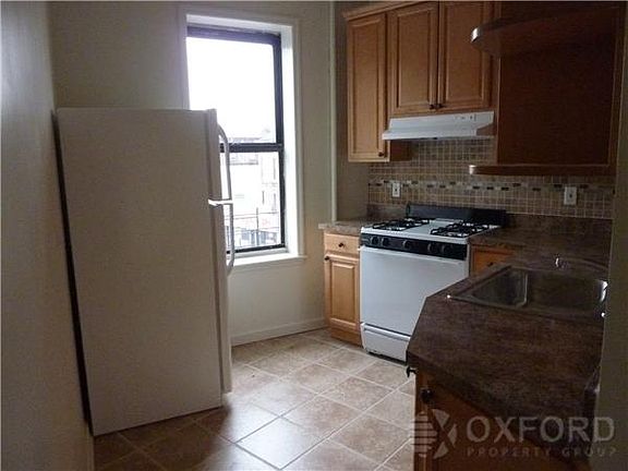 2nd image of 420 E 21st St APT 203