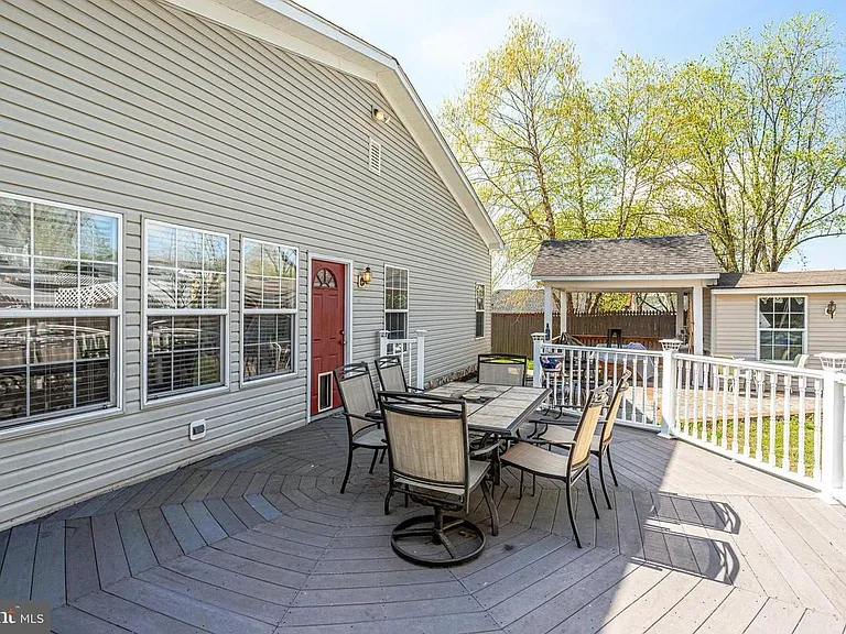206 W Beech Rd — Photo 29