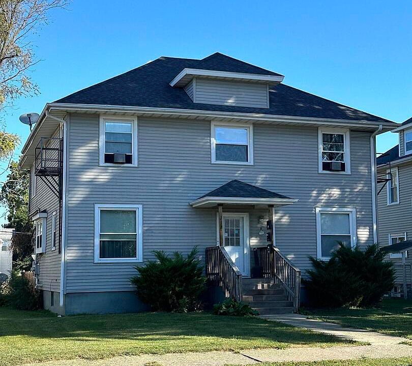 1st image of 712 6th Ave S