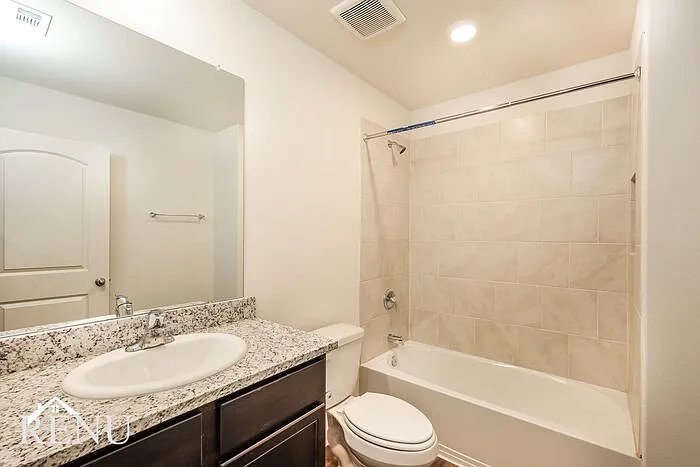 10922 Chatham Ct — Photo 8
