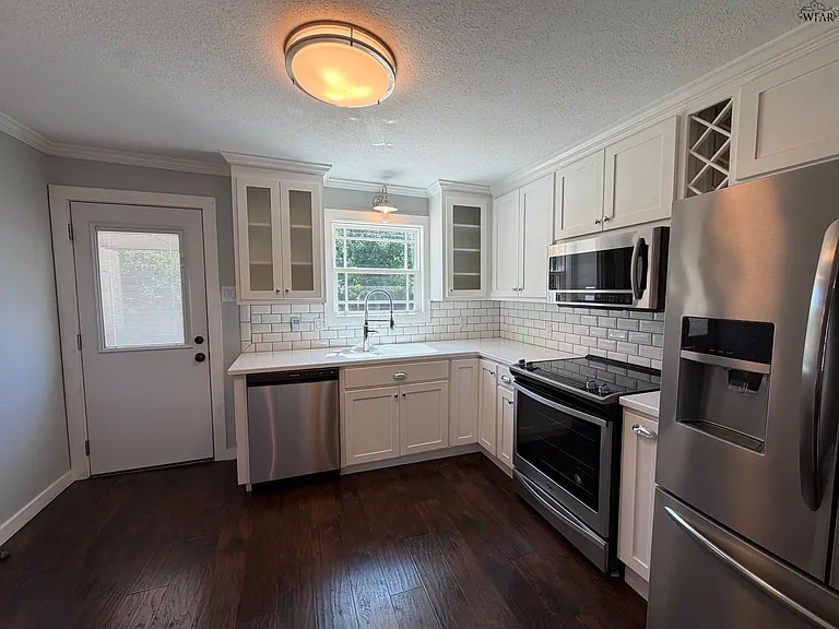 515 E Inwood Dr — Photo 7