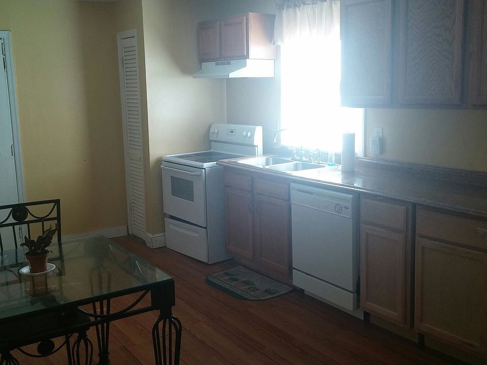 2nd image of 914 W High St APT 2