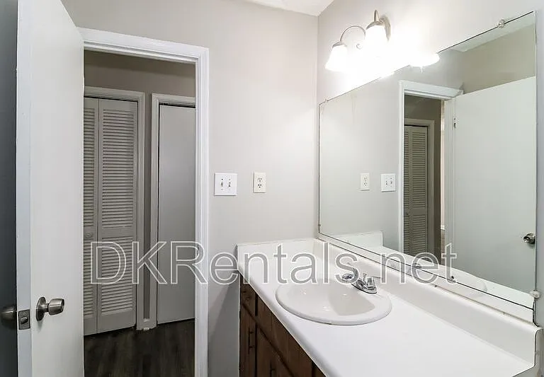 307 Hamilton Glenn — Photo 13