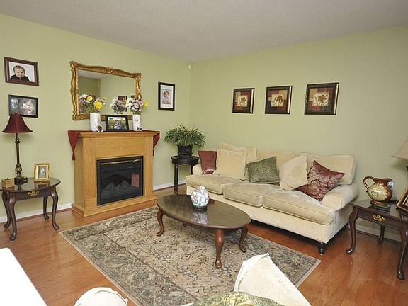 5th image of 2403 Pheasant Creek Ln