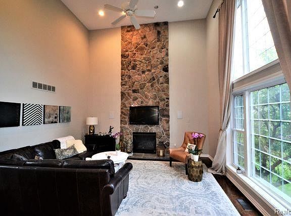 4th image of 1812 Carnoustie Ct