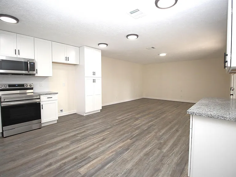 805 Willow Creek Dr — Photo 7