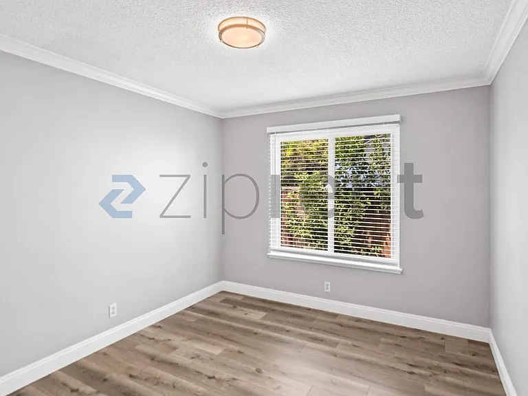 1427 Flickinger Ave — Photo 20