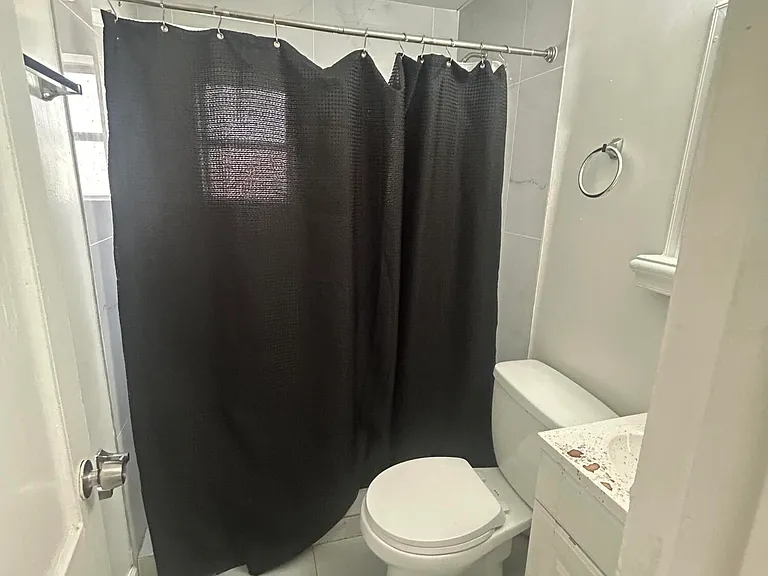 25 SW 10th St #8 — Photo 7