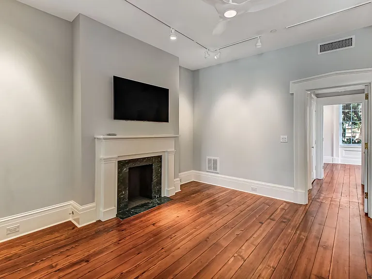 31 E Jones St — Photo 5
