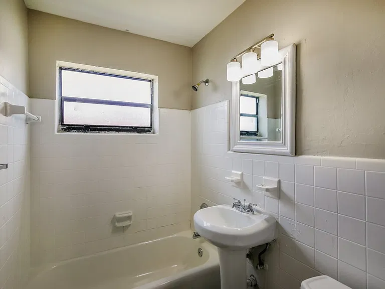 3270 NW 177th Ter — Photo 15