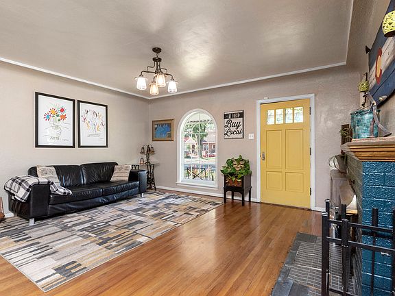 4th image of 331 W Orman Ave