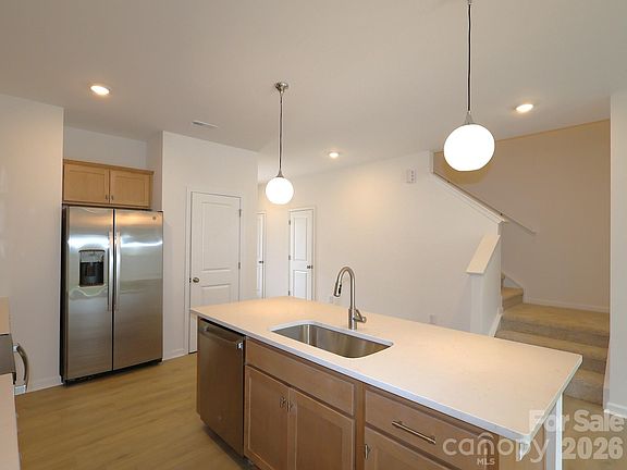 4th image of 384 Hendley Dr
