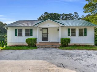 13 Travis Rd, Rossville, GA 30741