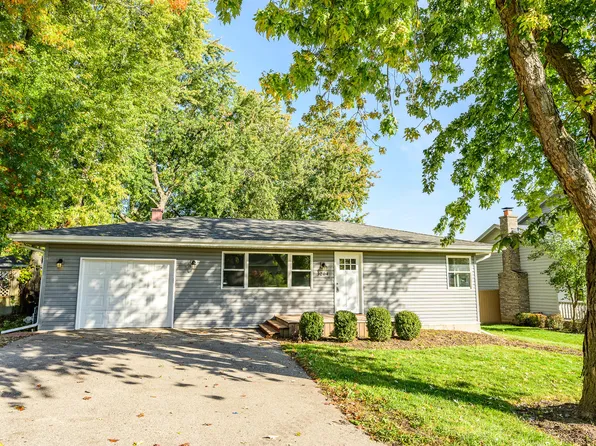 3204 W Kinley Blvd, McHenry, IL 60050