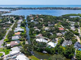 1887 Buccaneer Cir, Sarasota, FL 34231