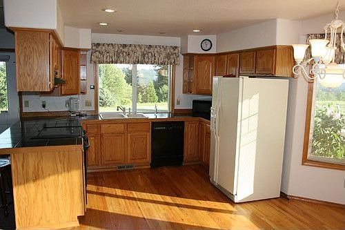 5th image of 142 Rainier Dr