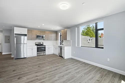 632 Centre St #304 Photo 1