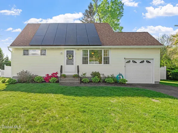 36 Tattersall Lane, Albany, NY 12205