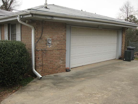 2nd image of 3700 Geraldine Ct