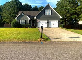 103 Winterfield Dr, Raeford, NC 28376