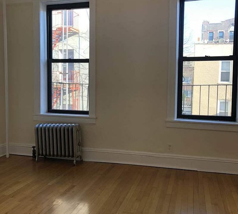 2nd image of 2539 33rd St APT 1R