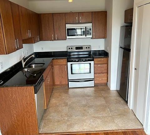 Kitchen (granite countertops, custom cabinets)