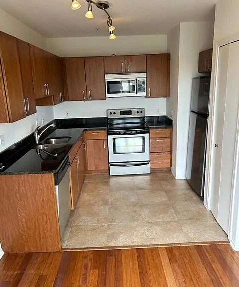 Kitchen (granite countertops, custom cabinets)