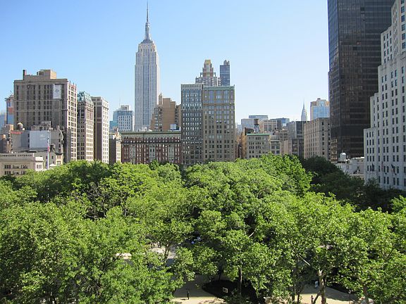 4th image of 5 E 22nd St APT 9L