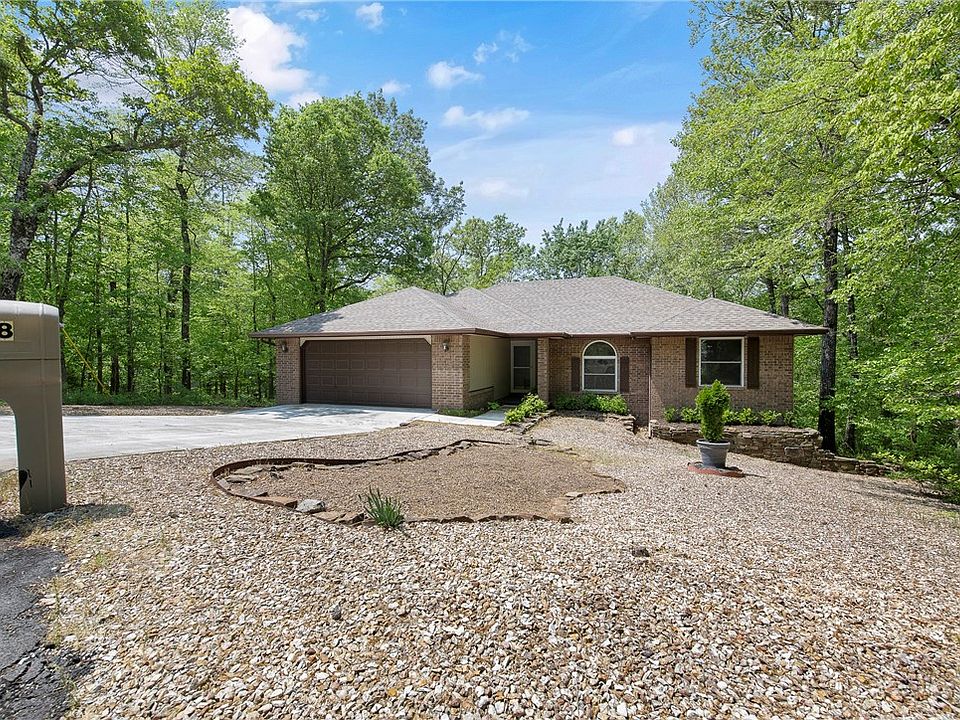 1st image of 8 Romsey Ln