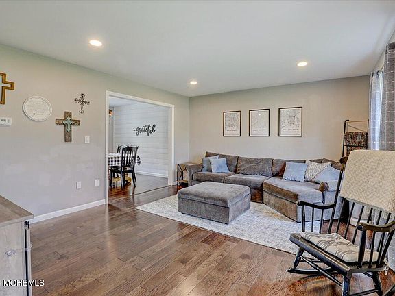 4th image of 1639 Melville Street