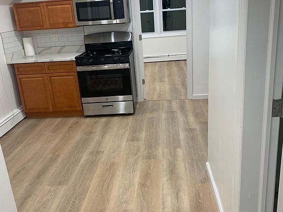 3rd image of 10 Alice Ct