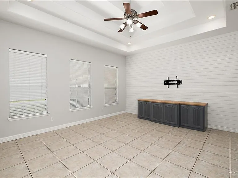 5106 N 24th Ln — Photo 3