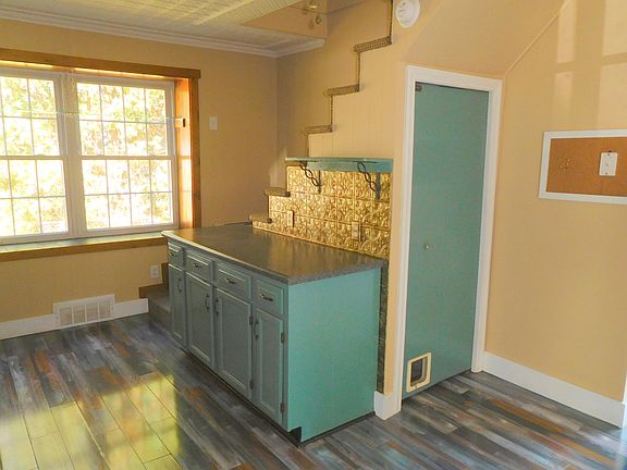 4th image of 16 Lemaire Avenue