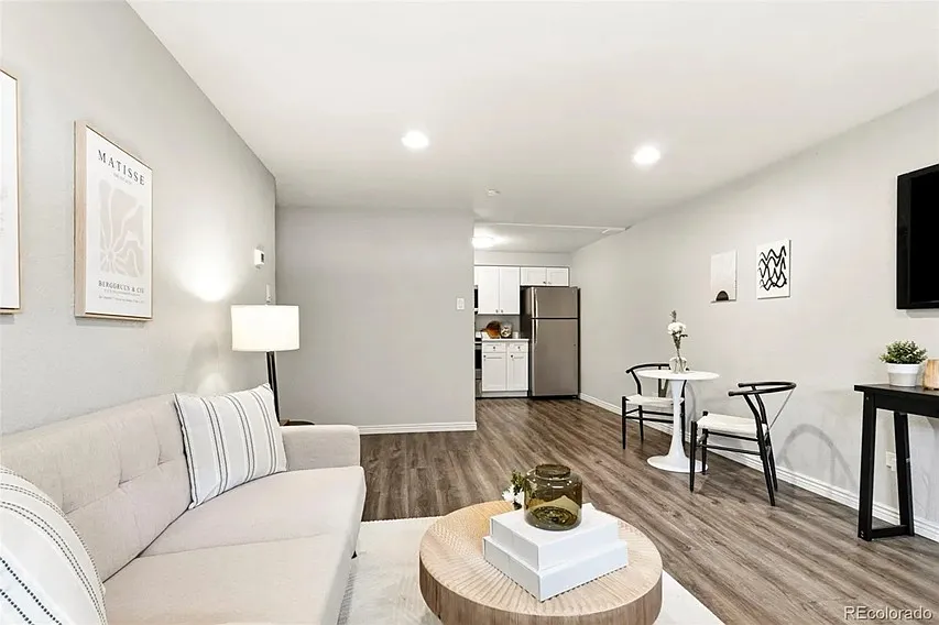 Lake Park Condos — Photo 4