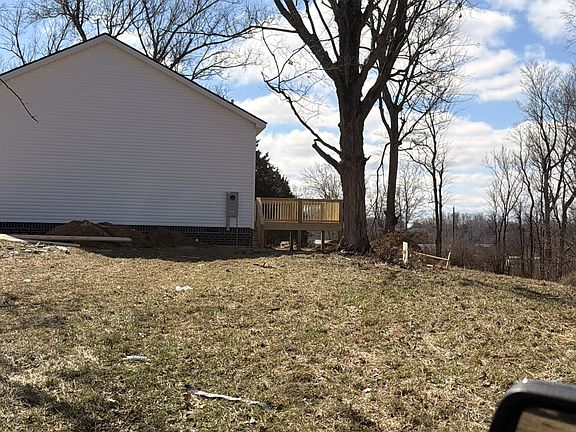 5th image of 2105 Maple Grove Rd