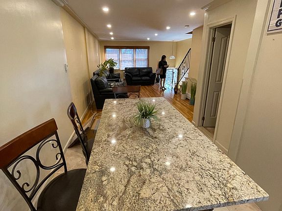 5th image of 104 Milton Ave #1