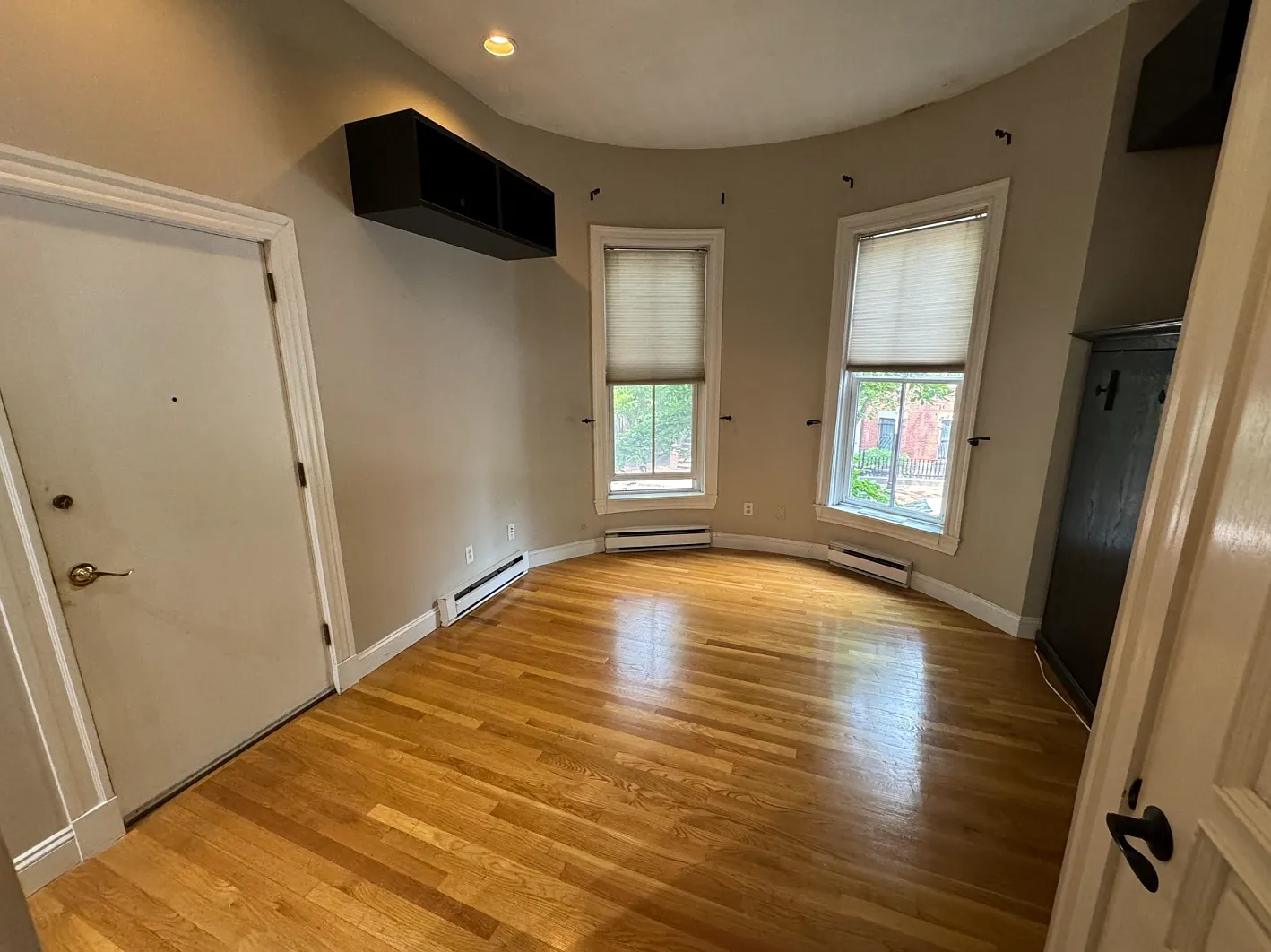 Studio, 302 sqft, $2,400 — Photo 2